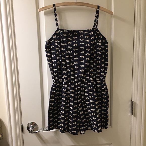 Victoria Beckham Target Navy Floral Eyelet Romper - Picture 2 of 9